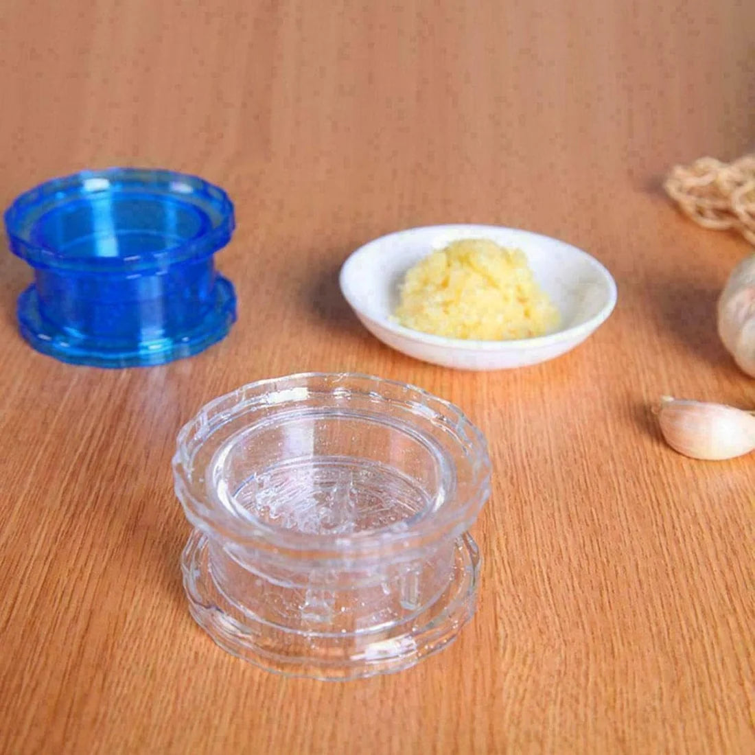 Mini Manual Garlic Chopper – Easy Press & Rotate Vegetable Cutter