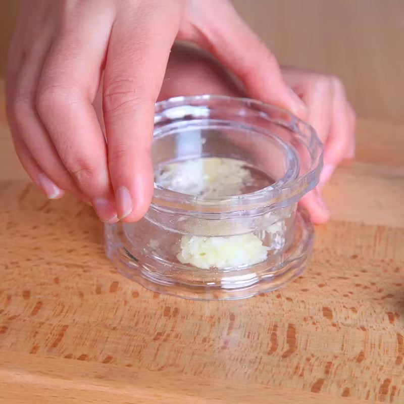 Mini Manual Garlic Chopper – Easy Press & Rotate Vegetable Cutter